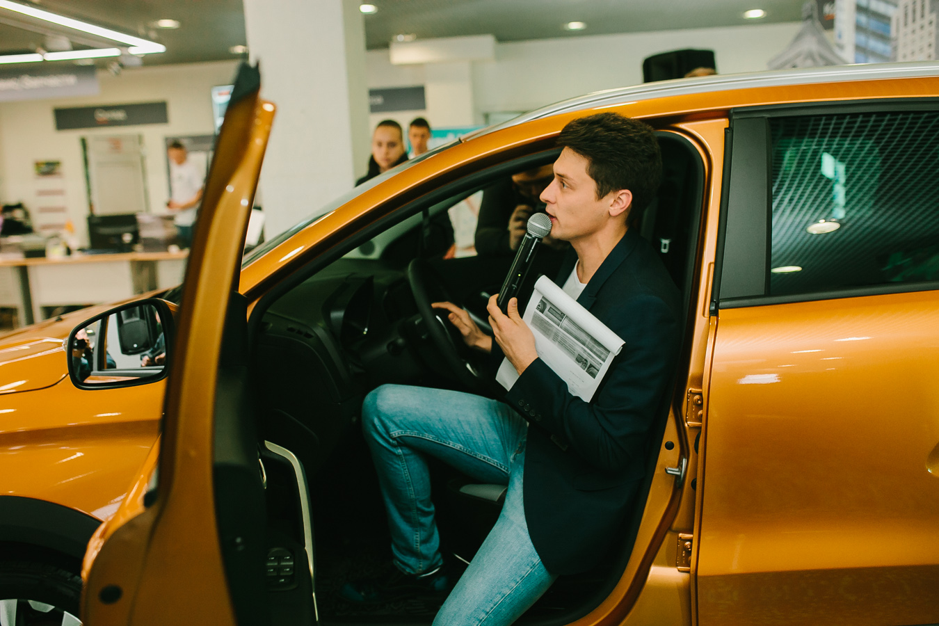 Автосалон «Кармен» представил стильный городской кроссовер LADA XRAY Cross