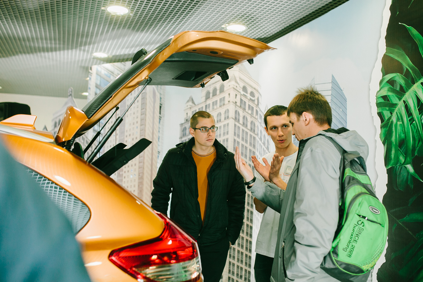 Автосалон «Кармен» представил стильный городской кроссовер LADA XRAY Cross
